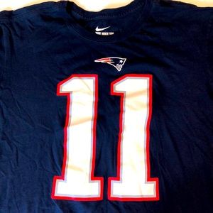 The Nike Tee Men’s Large Patriots Edelman Tshirt